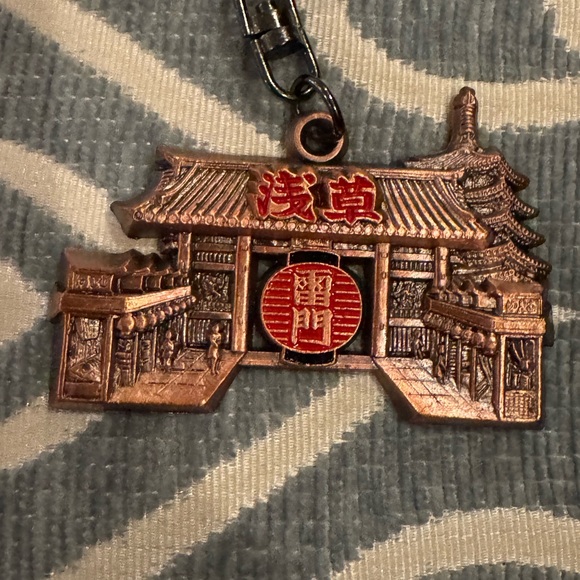Asakusa Temple Keychain with Red and Bronze Accents - Picture 2 of 3